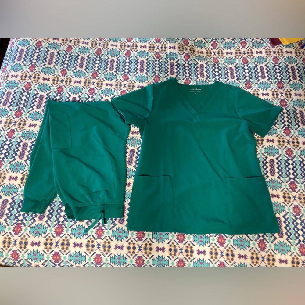 Mandala jogger scrubs M